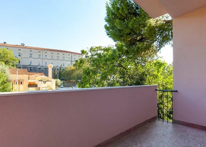 莎娜和桑切公寓 *